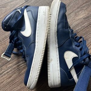 Nike Air Force 1 High Top Sneakers - Navy & White Nike Air Force 1 Mid '07 10.5